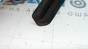 Left windshield wiper seal for Ford Escape MK3 17-19 rest, seal has dried out, mount is broken