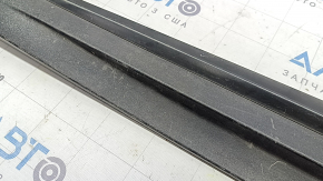 Lower front left door trim Chevrolet Bolt 17-20 structure, painted molding, broken fastener, scratches