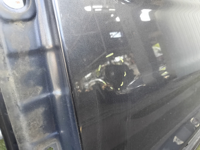 The metal roof of the Hyundai Santa FE 19-23 is sawn off, pokes