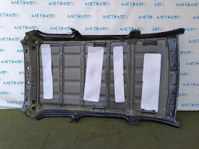 The metal roof of the Hyundai Santa FE 19-23 is sawn off, pokes