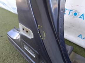 The central right body pillar of the Subaru Outback 15-19 is sawed off, pokes