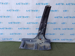 The central right body pillar of the Subaru Outback 15-19 is sawed off, pokes