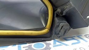 The cabin filter cover of BMW X5 E70 07-13 has a torn seal