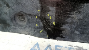 The engine protection of the Audi A4 B9 20-25 is worn out and cracked