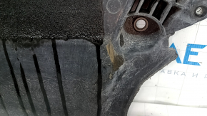 The engine protection of the Audi A4 B9 20-25 is worn out and cracked