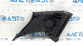 The rear pillar trim behind the right window of the Audi Q3 83A 19-25 is black, under the speaker, worn