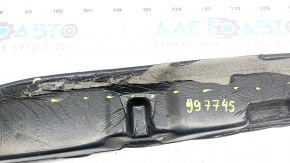 The right door-wing seal of the Hyundai Ioniq 17-22 is torn