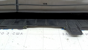 The lower grille of the front bumper of the Hyundai Ioniq 17-22 is gray, scratches, a fragment is missing, cracked, the mount is cracked