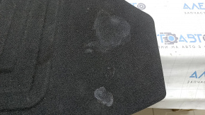 The trunk floor of the Hyundai Ioniq 17-19 HEV is black and can be dry cleaned