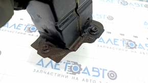 The rear bumper reinforcement fang, left, Toyota Prius 50 Prime 17-22, is rusty