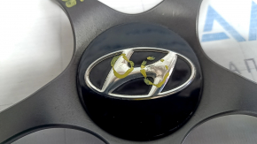 The center cap for the Hyundai Ioniq 17-19 HEV R17 disk is crushed