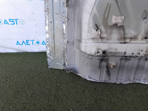 The trunk trough of VW Atlas 18-26 is drilled out