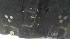 The rear left underbody protection of the BMW 3 G20 19-24 is dented