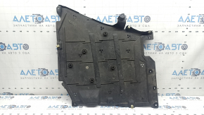 The rear left underbody protection of the BMW 3 G20 19-24 is dented