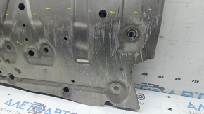 The front engine guard of the BMW 3 G20 19-26 is worn out