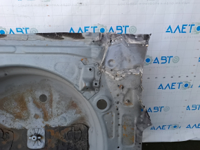 The trunk trough of Toyota Prius V 12-17 is drilled out