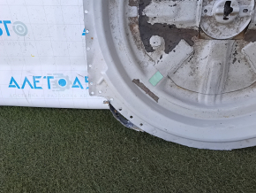 The trunk trough of the Audi Q7 4L 10-15 is drilled out