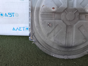 The trunk trough of the Audi Q7 4L 10-15 is drilled out