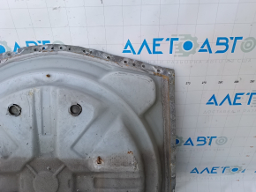 The trunk trough of the Audi Q7 4L 10-15 is drilled out