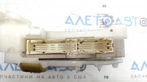 Fuse box under the dashboard Toyota Prius 30 12-15