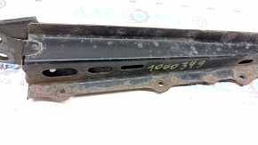 The front subframe reinforcement, left, Toyota Prius 30 10-15, is rusty