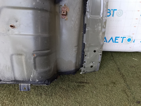 The trunk trough of Toyota Camry v40 07-11 is drilled out, corrosion