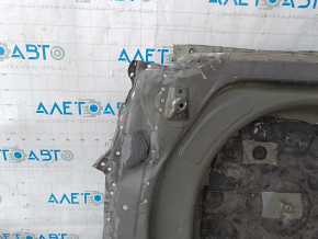 The trunk trough of Toyota Camry v40 07-11 is drilled out, corrosion