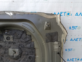 The trunk trough of Toyota Camry v40 07-11 is drilled out, corrosion