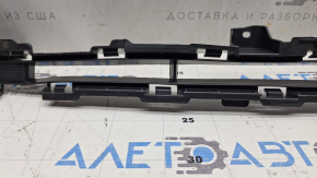 The front bumper central grille of the Kia Sportage 17-19 FWD is deformed