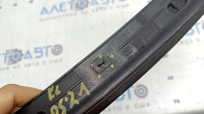 Front left hood seal Audi Q5 80A 18-25 broken fastening
