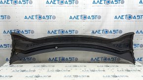 The plastic windshield wiper grille of Ford Escape MK4 20-26 is cracked