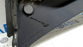 The plastic windshield wiper grille of Ford Escape MK4 20-26 is cracked