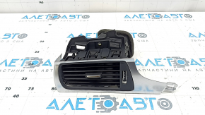 The front air duct deflector for the driver's side of the Audi A6 C7 16-18 is black, with a chrome trim, the trim fasteners are broken