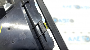 The front air duct deflector for the driver's side of the Audi A6 C7 16-18 is black, with a chrome trim, the trim fasteners are broken