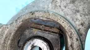 The axle shaft with the rear left hub of the Audi A6 C7 12-18 AWD has microcracks, rusty hub