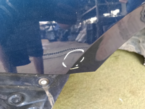 The quarter panel of the rear right wing of a VW Passat 20-22 was sawed off. Blue, with bumps