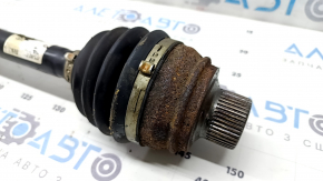 The front right half shaft of the Audi A6 C7 12-18 is rusty, there is play in the inner CV joint