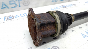 The front right half shaft of the Audi A6 C7 12-18 is rusty, there is play in the inner CV joint