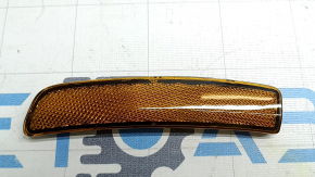 The front right fender arch reflector of the Ford Mustang Mach-E 21-26 has cracks inside
