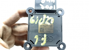 The lumbar support control of the driver's seat of the Audi Q8 19-26 is covered in soot on the back side