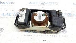 The passenger airbag in the dashboard of the Audi Q8 19-24 has a rusty pyropaket