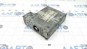 The head unit of the Audi Q8 19-21 is covered in soot