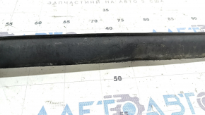 The front bumper lip of the Honda Insight 19-22 has broken fasteners, is worn and deformed