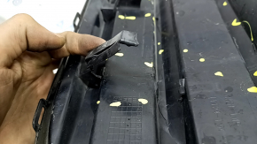 The radiator grille of the Honda Insight 19-22 is bare, black gloss, cracks, non-factory holes, broken fasteners, missing fragments of fasteners