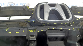 The base of the radiator grille Honda Insight 19-22 with the emblem, cracks, missing fragments