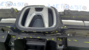 The base of the radiator grille Honda Insight 19-22 with the emblem, cracks, missing fragments