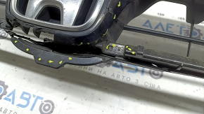 The base of the radiator grille Honda Insight 19-22 with the emblem, cracks, missing fragments