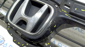 The base of the radiator grille Honda Insight 19-22 with the emblem, cracks, missing fragments