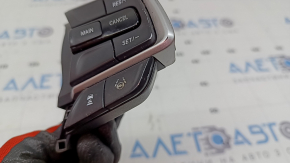 The steering wheel control buttons on the right Honda Insight 19-22 are worn out
