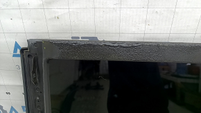 The rear panoramic glass of the Audi Q8 19-21 is covered in soot and melted